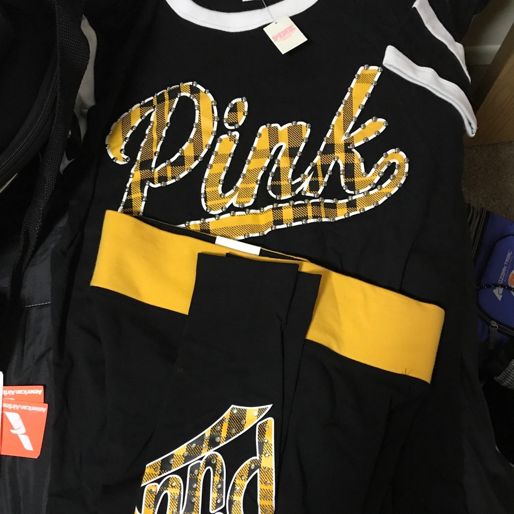 VS Pink  Tee/Leggings Hold for @amouurrtayyy